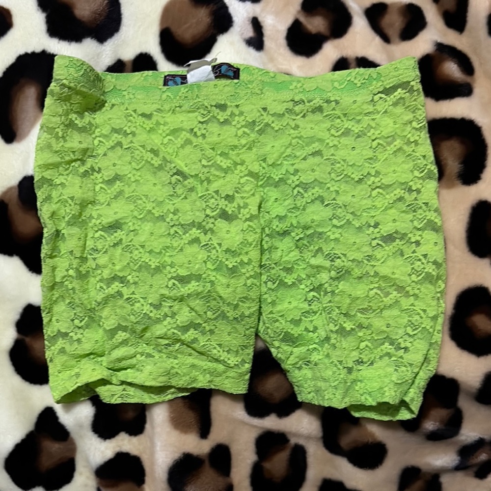 Vintage Lace Women's Shorts in Neon Green. Size m